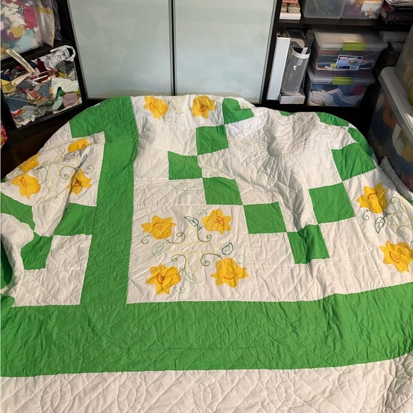 Size medium/large custom repurposed quilted jacket. Quilt is vintage. - Picture 5 of 6